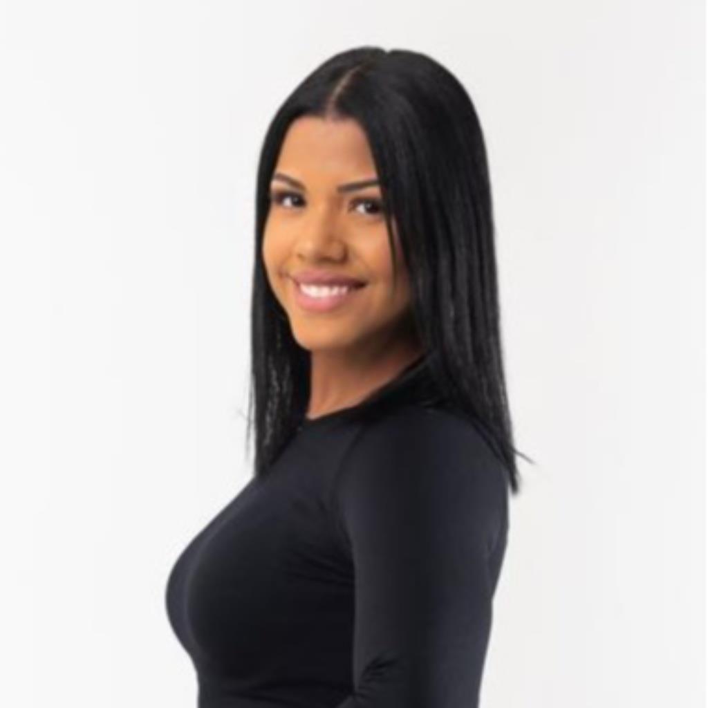 Evelina María